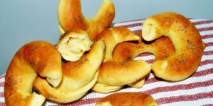 Drożdżowe rogaliki śniadaniowe