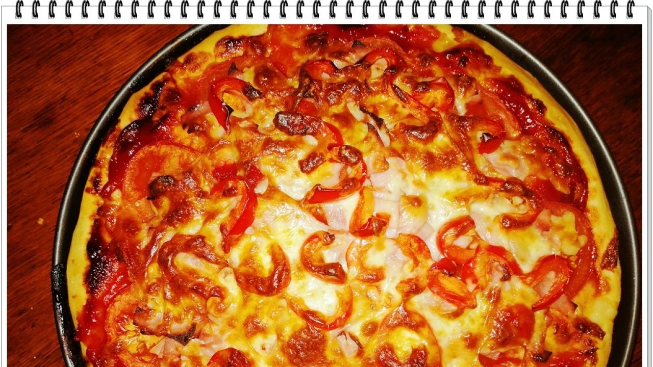 Przepis Pizza Eli Z Pomidorami I Szynk Przepis Gotujmy Pl