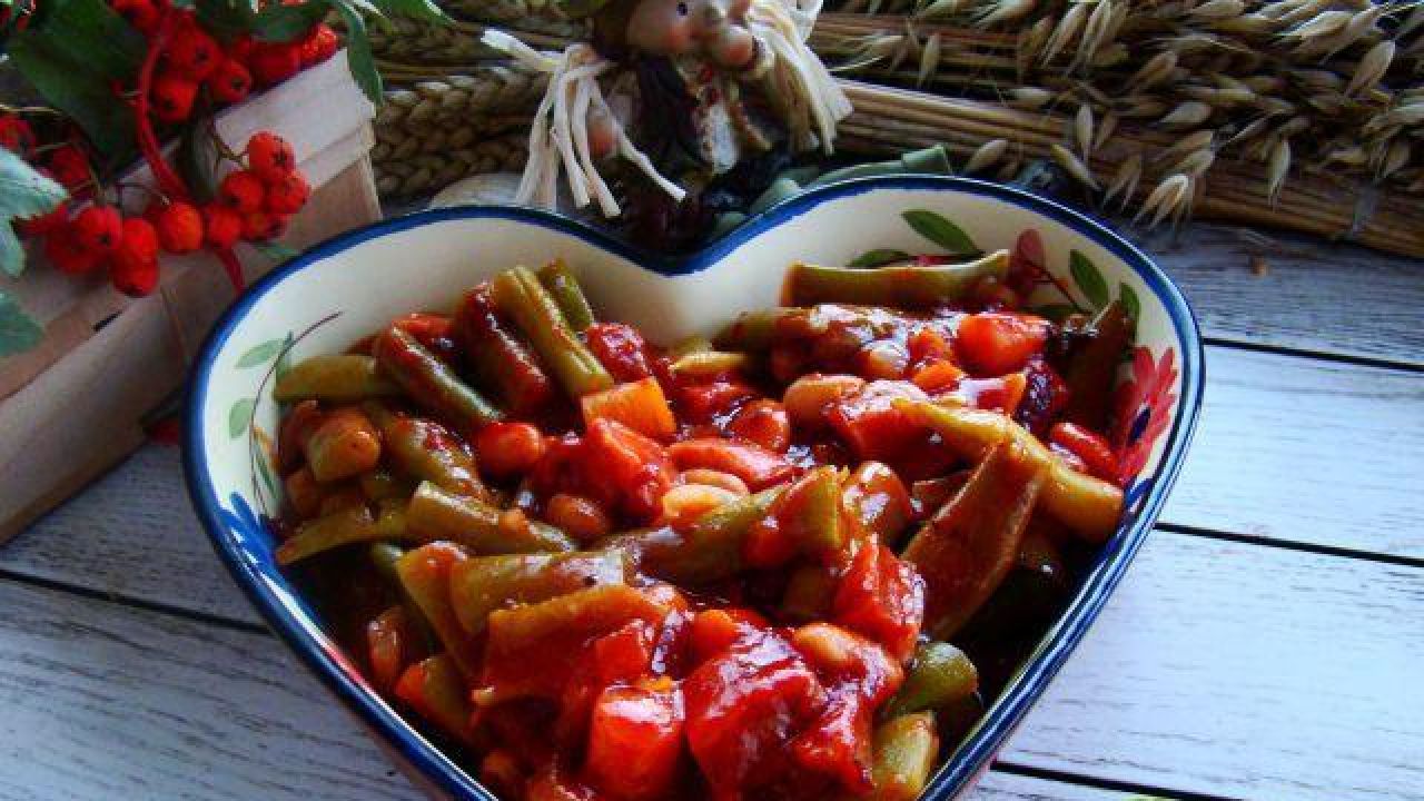 Przepis Potrawka Z Fasoli W Sosie Pomidorowym Przepis Gotujmy Pl