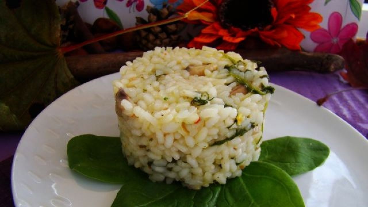 Przepis Risotto Ze Szpinakiem I Pieczarkami Przepis Gotujmy Pl