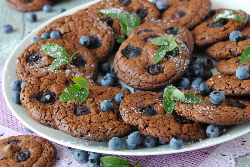 Przepis Ciasteczka brownies z borówkami przepis Gotujmy pl