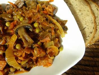 Potrawka z pieczarek z ogórkiem kiszonym