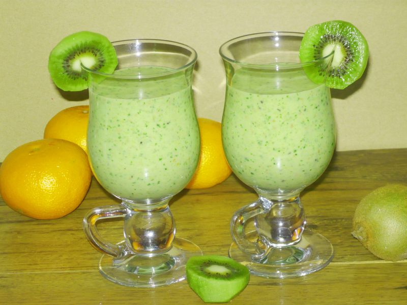 Przepis Smoothie Z Kiwi Pietruszki I Mandarynki Przepis Gotujmy Pl