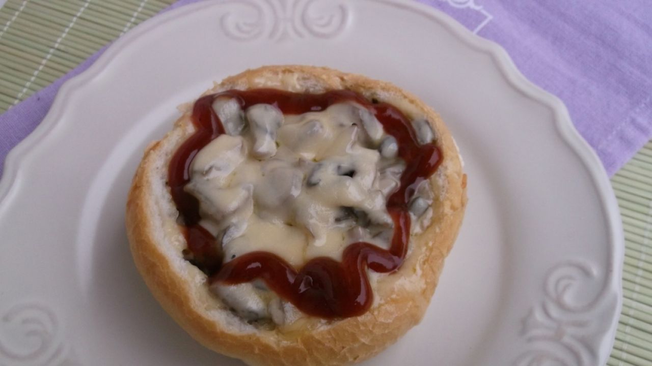 Bułki nadziewane pieczarkami (grzyby) Gotujmy.pl