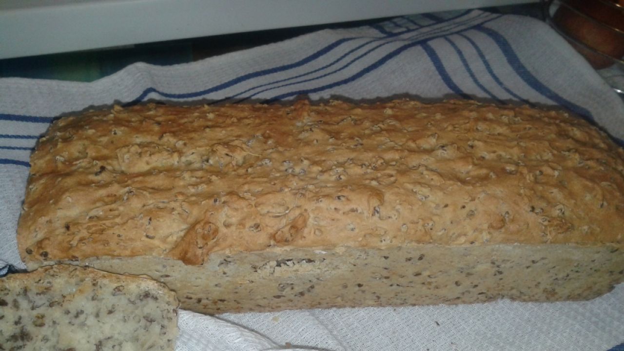 Przepis Chlebek pszenny z siemieniem lnianym przepis Gotujmy.pl