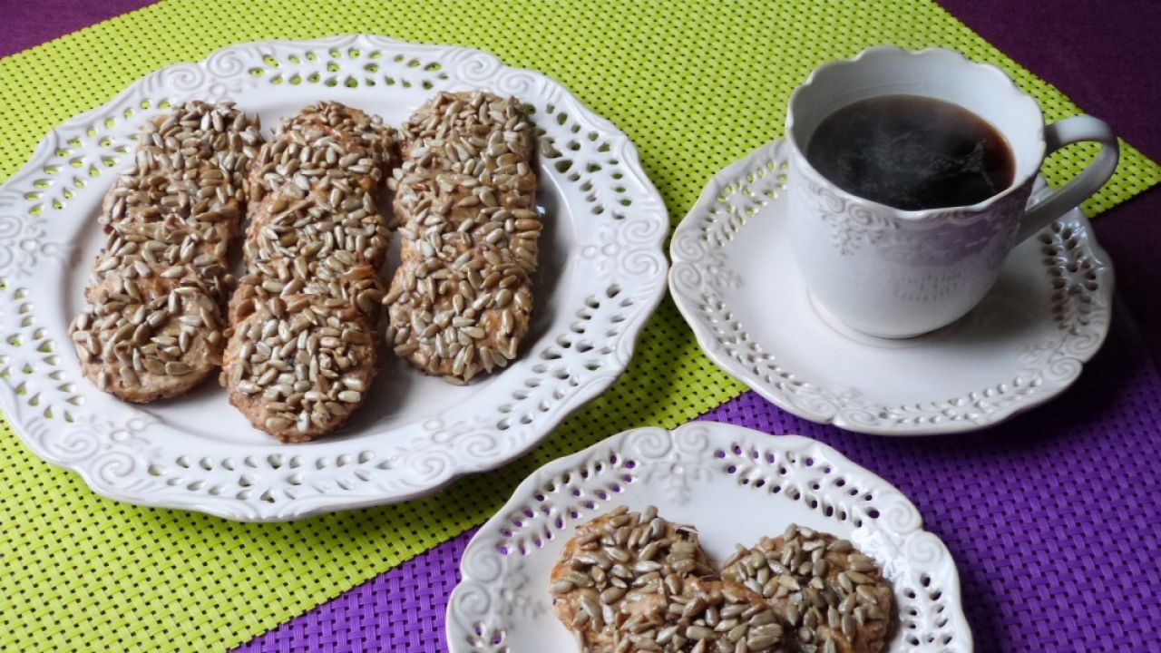 Przepis Ciasteczka z musli i słonecznikiem przepis Gotujmy.pl