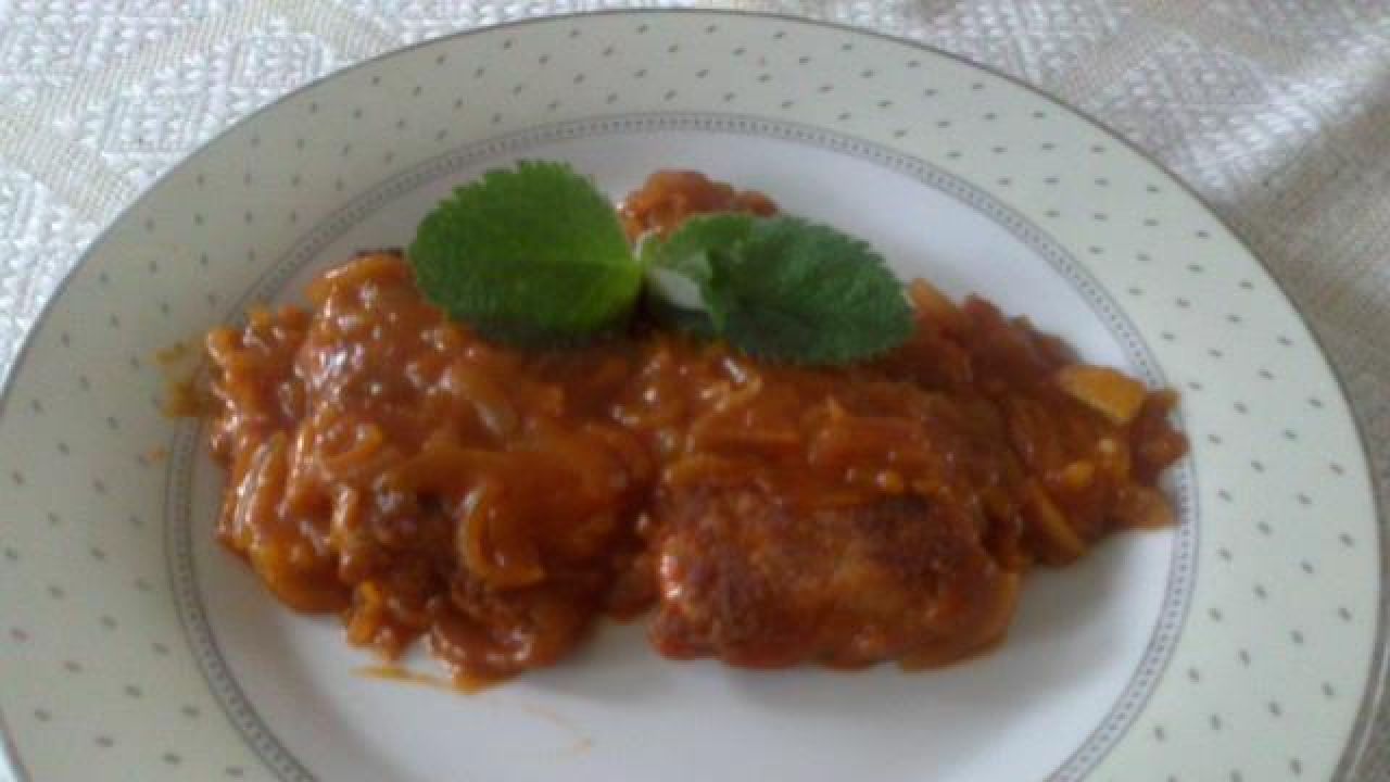 Przepis Filet z pangi w sosie pikantnym przepis Gotujmy.pl