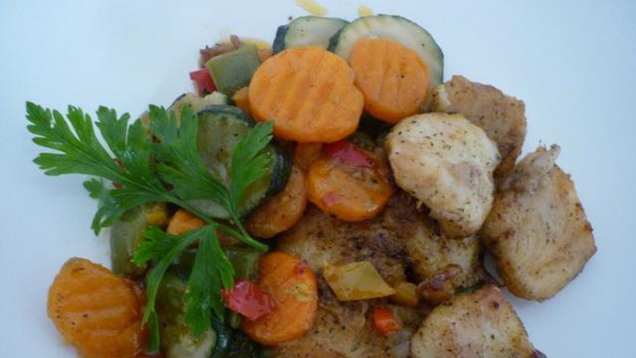 Przepis Filety z pangi zapiekane z warzywami przepis Gotujmy.pl