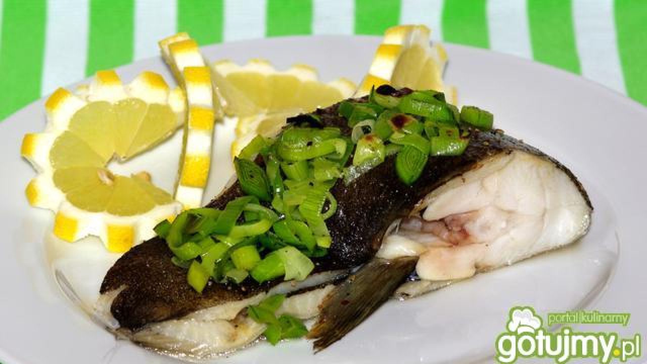 Przepis Halibut z porem przepis Gotujmy.pl