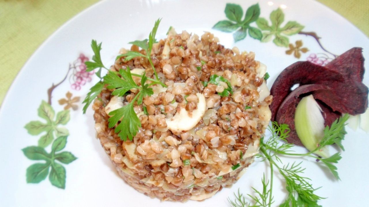 Kasza gryczana z pieczarkami przepis Gotujmy.pl