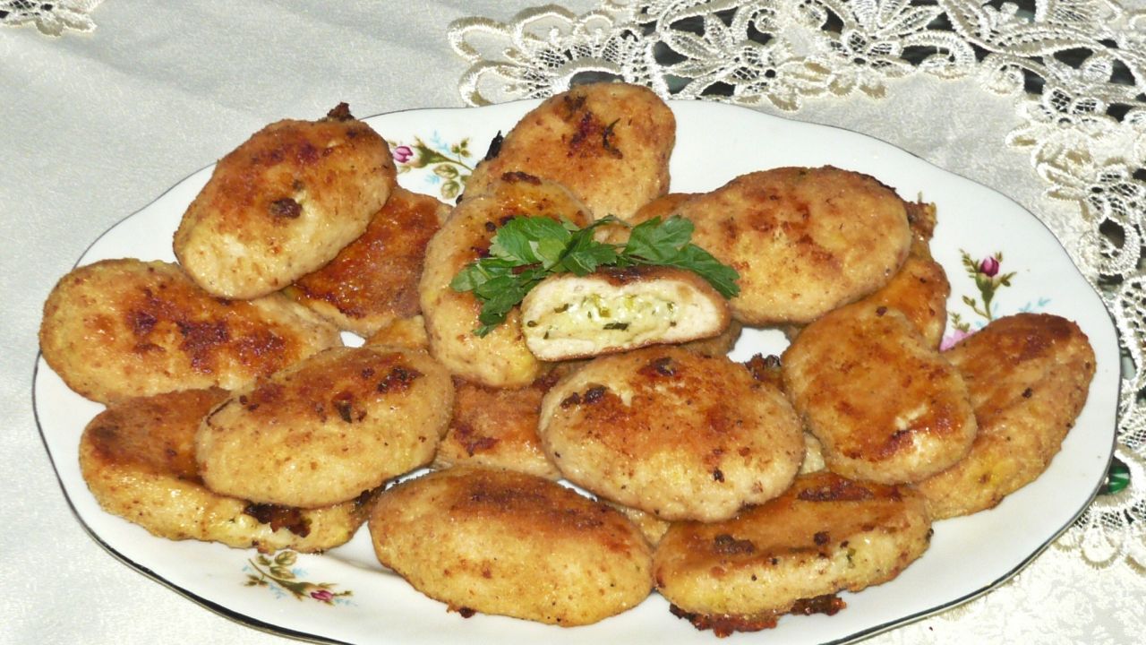 Przepis Kotlety drobiowe z serem i majonezem z piekarnika przepis