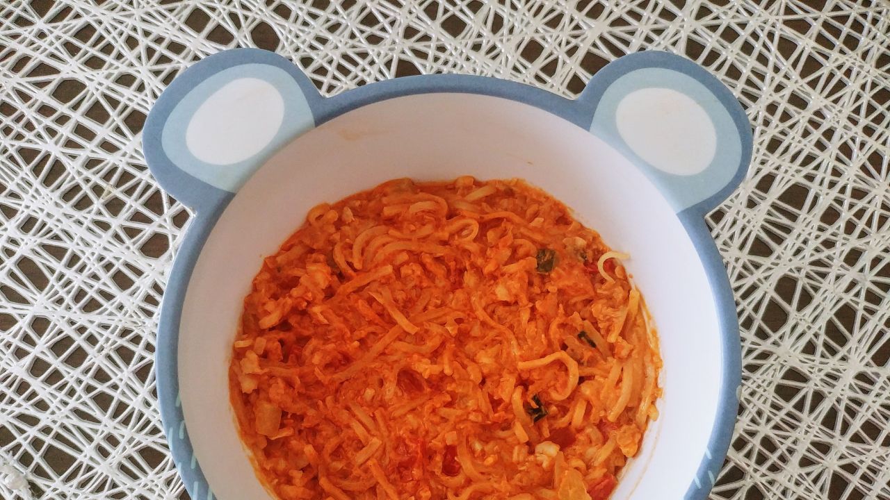 Przepis Makaron z dorszem i warzywami dla dziecka przepis Gotujmy.pl