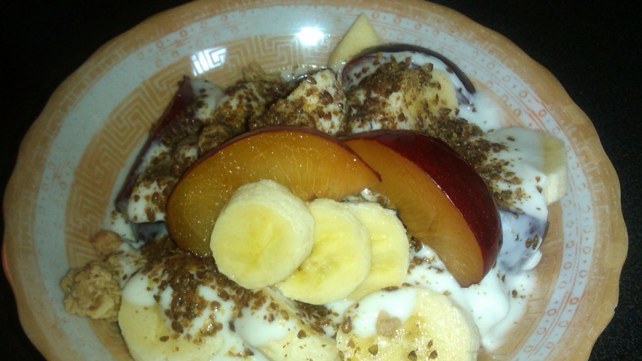 Przepis Owocowe śniadanie z siemieniem lnianym przepis Gotujmy.pl