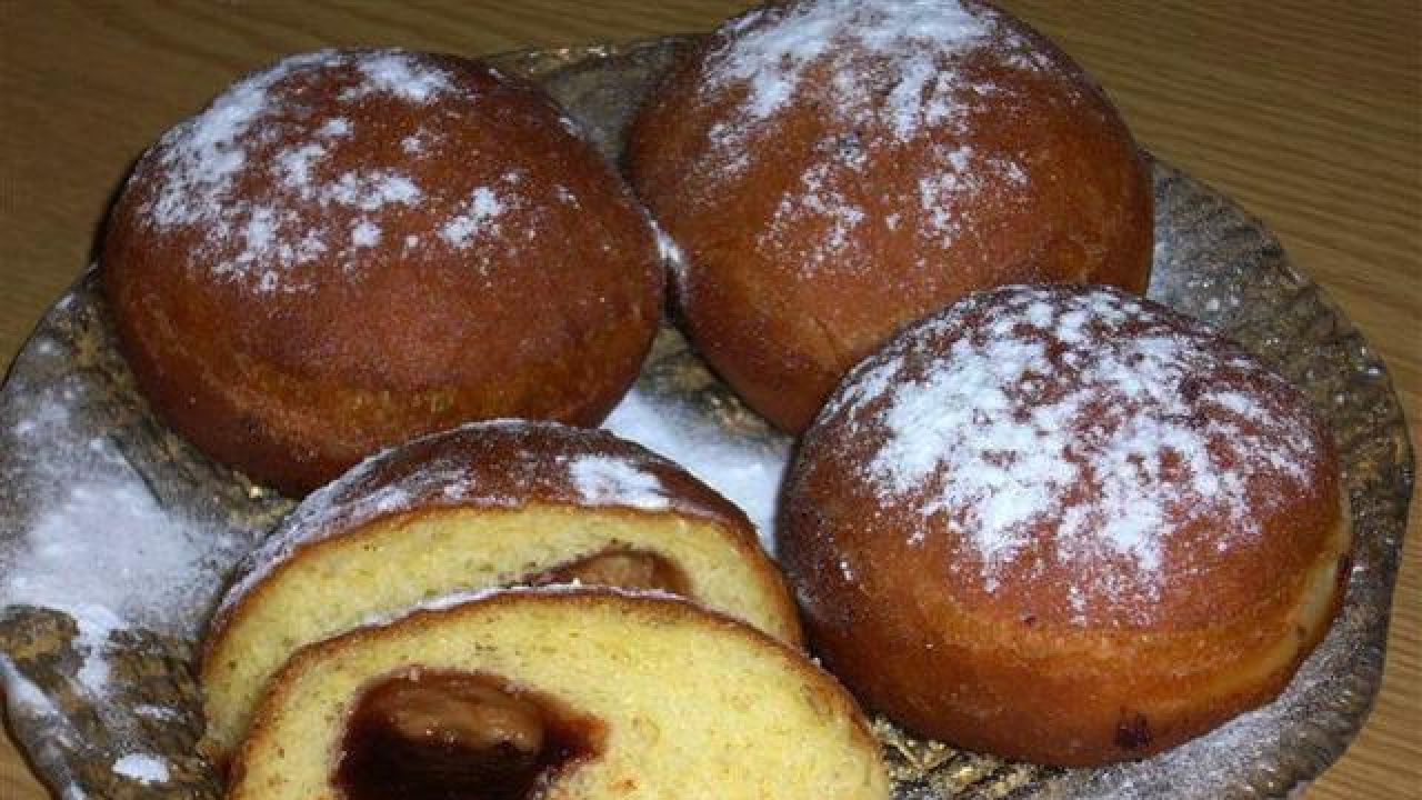 Pączki. Przepis na pączki mojej mamy. Pączki z lukrem Gotujmy.pl