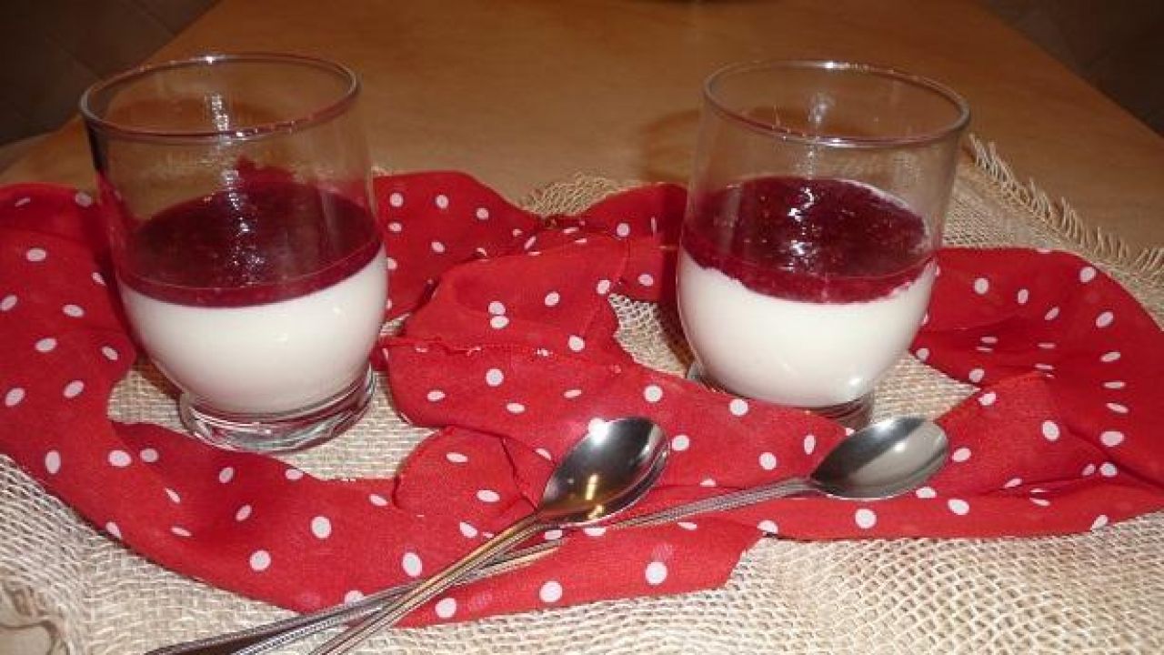 Ciasta i desery Panna cotta z musem malinowym