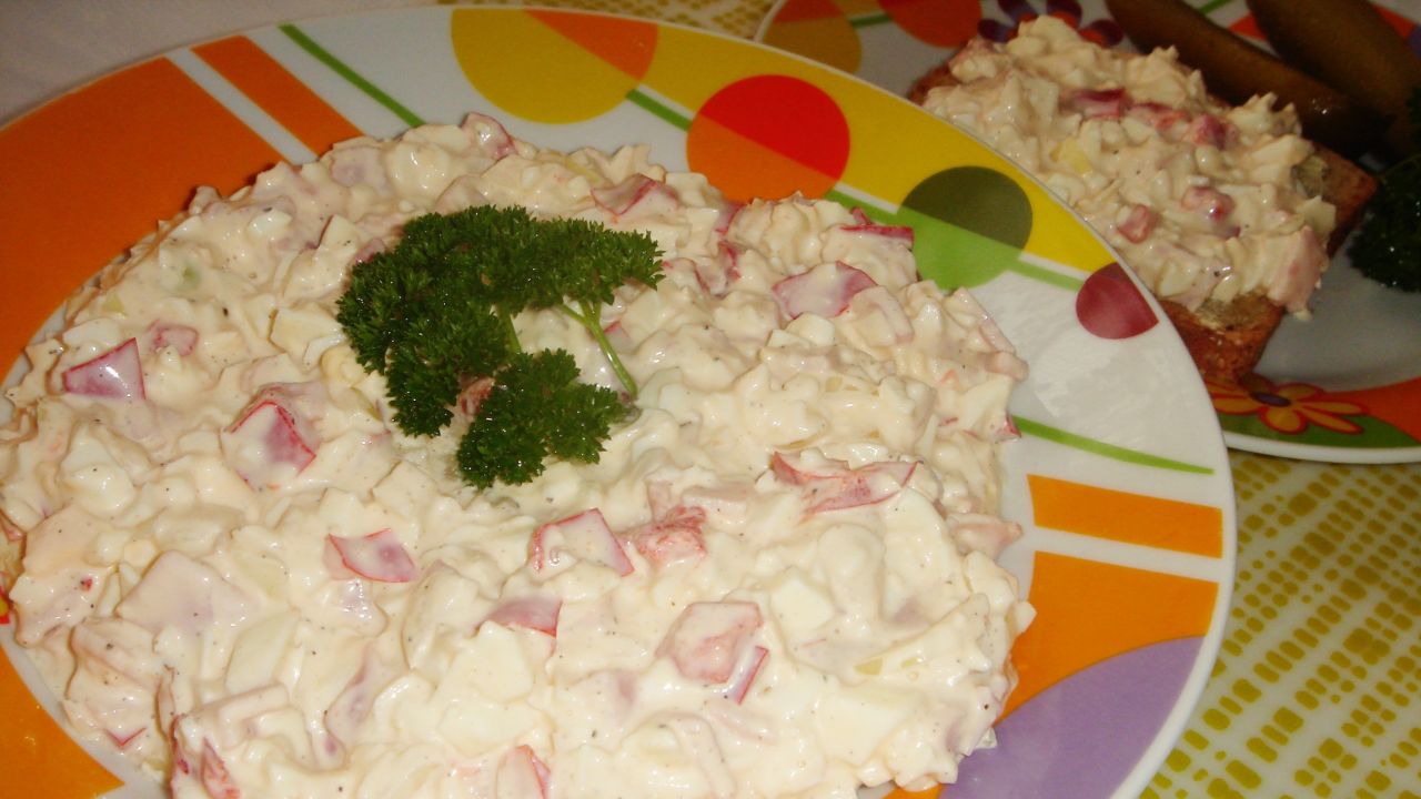 Przepis Pasta jajeczna z papryką, szynką i cebulką przepis Gotujmy.pl