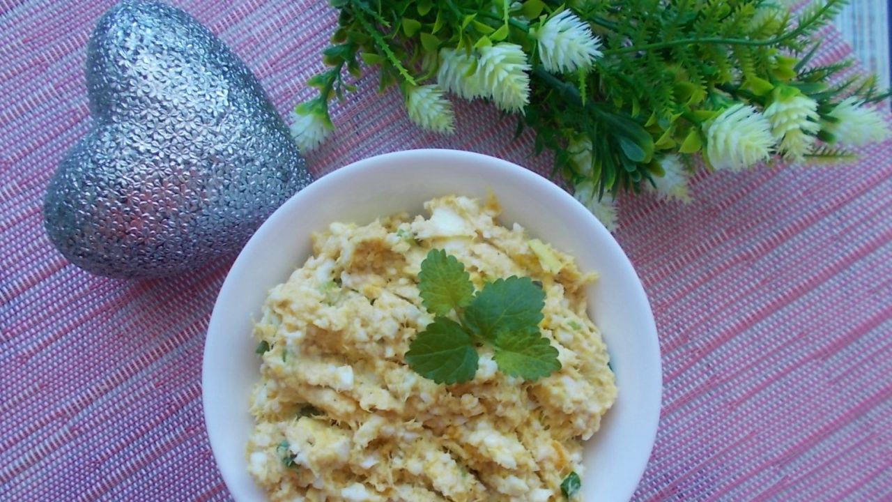 Przepis Pasta jajeczna z pieczoną rybą przepis Gotujmy.pl