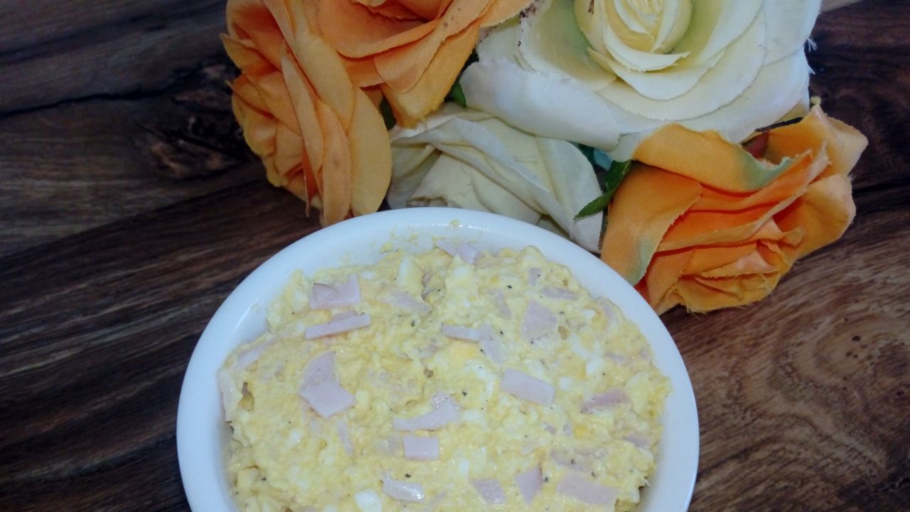 Przepis Pasta jajeczna z szynką i chrzanem przepis Gotujmy.pl