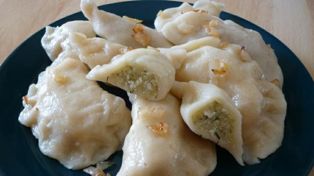 Przepis Pierogi z ziemniakami, serem i koperkiem przepis Gotujmy.pl