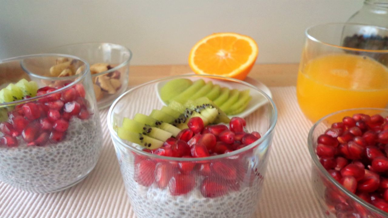 Przepis Pudding z mleka migdałowego i nasion chia przepis Gotujmy.pl