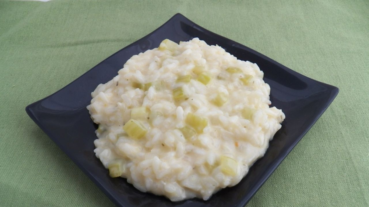 Przepis Risotto z selerem naciowym i cheddarem przepis Gotujmy.pl