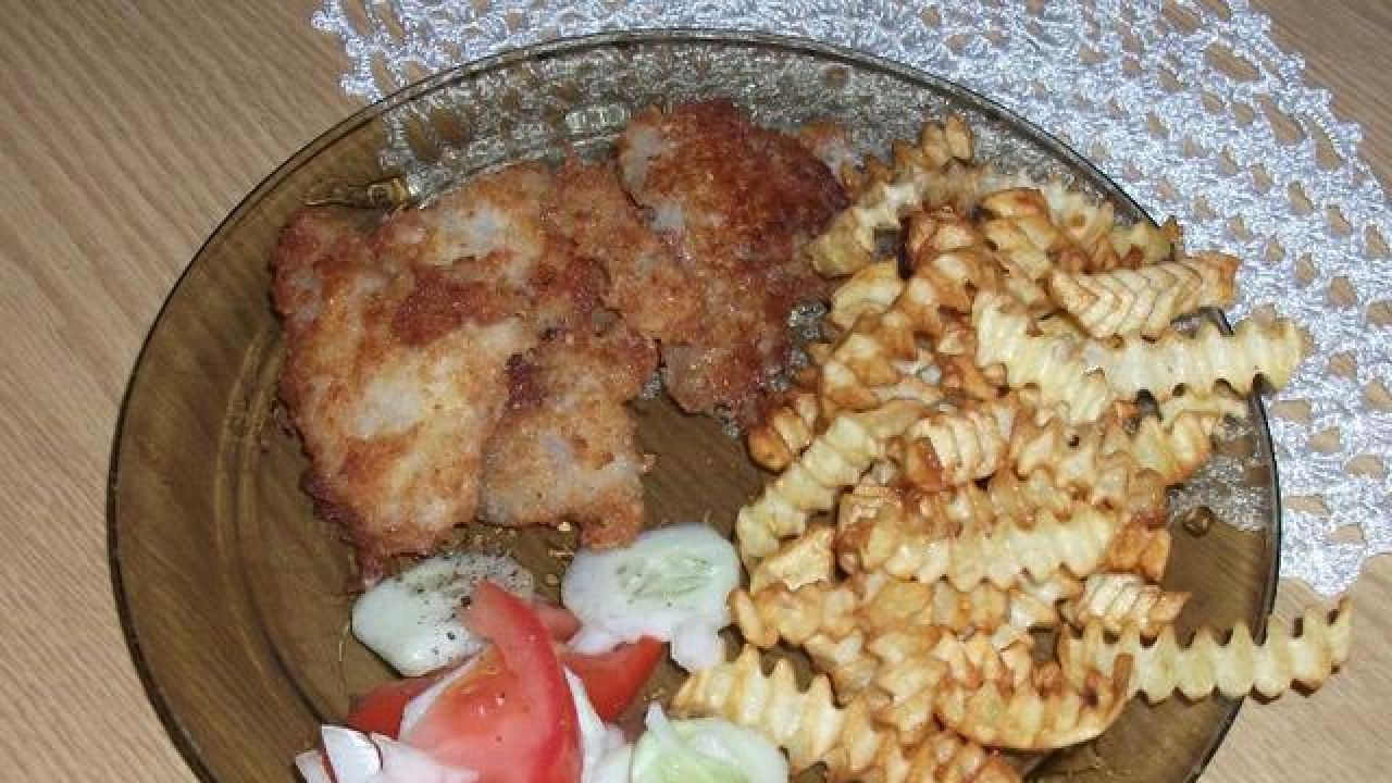 Przepis Rybka z frytkami i sałatką przepis Gotujmy.pl