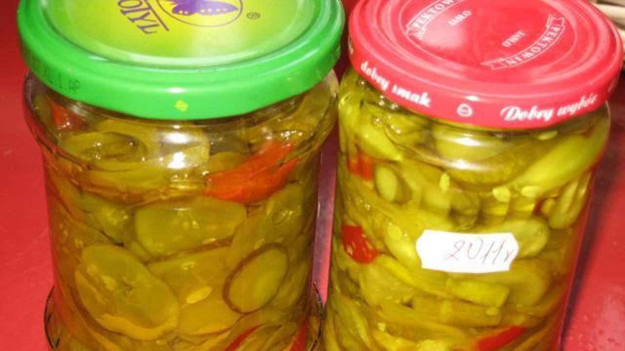 Przepis - Sałatka z ogórków i papryki- na zimę przepis - Gotujmy.pl