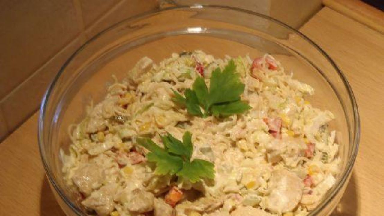 Najlepsza Salatka Z Zupek Chinskich Z Kurczakiem Przepis - Sałatka z zupek chińskich z kurczakiem przepis - Gotujmy.pl