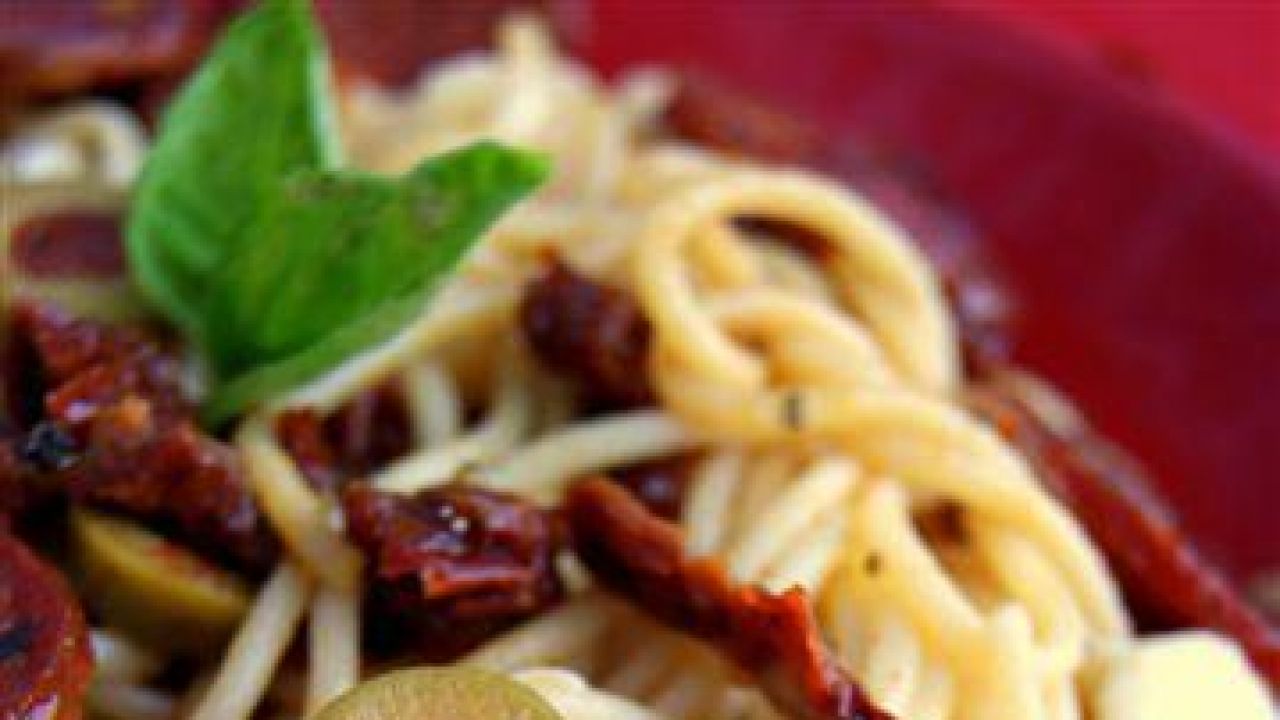 Przepis Spaghetti z salami chorizo wg J.Knappe przepis Gotujmy.pl