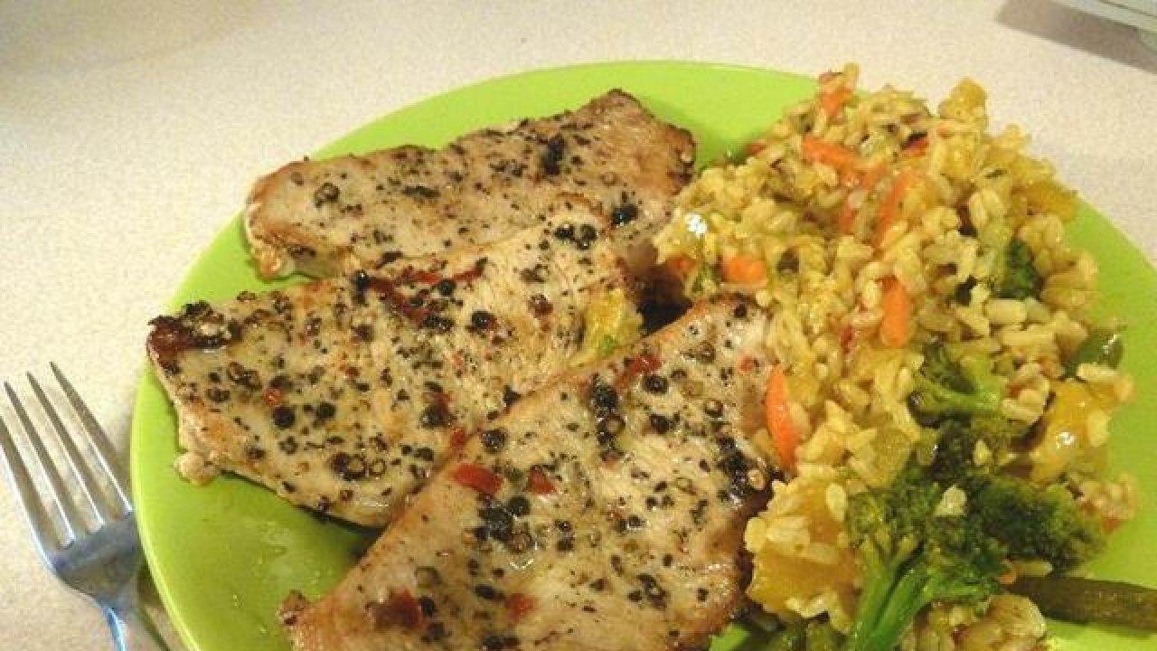 Przepis Sznycel z indyka z pieprzem i chili przepis Gotujmy.pl