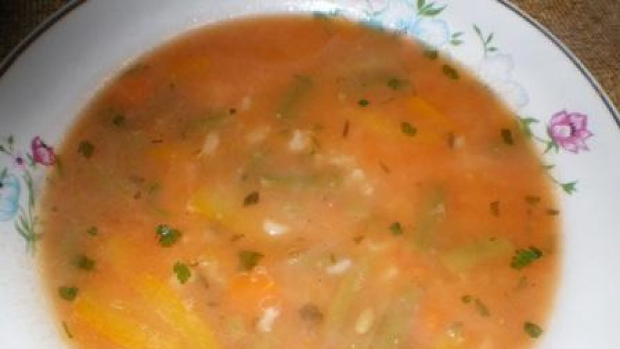 Zupa pomidorowa z papryką i ryżem przepis Gotujmy.pl