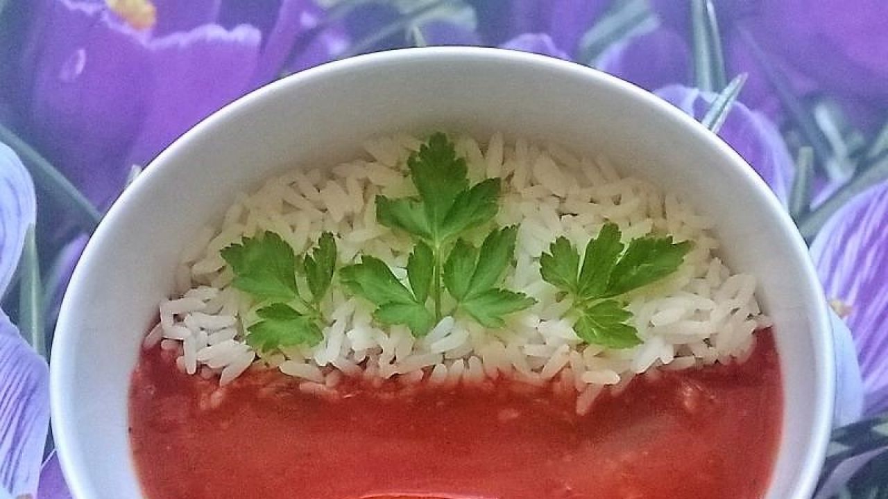 Zupa pomidorowa z ryżem i miodem przepis Gotujmy.pl