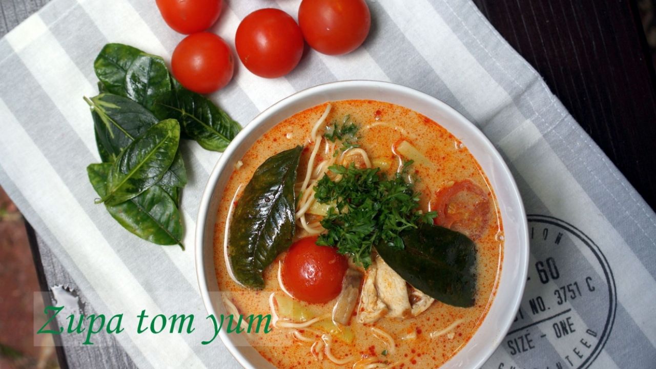 Przepis Zupa tom yum z makaronem ryżowym przepis Gotujmy.pl