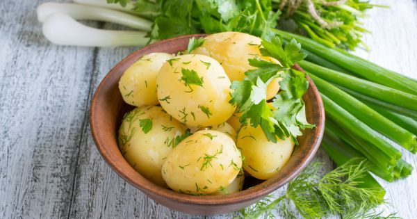 Gotowane młode ziemniaki