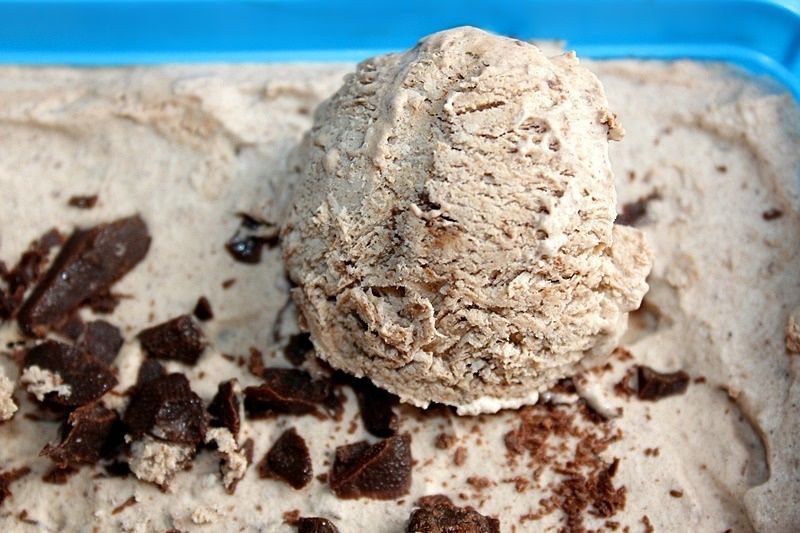 3-składnikowe lody czekoladowe z kawałkami czekola 3-składnikowe lody czekoladowe z kawałkami czekola