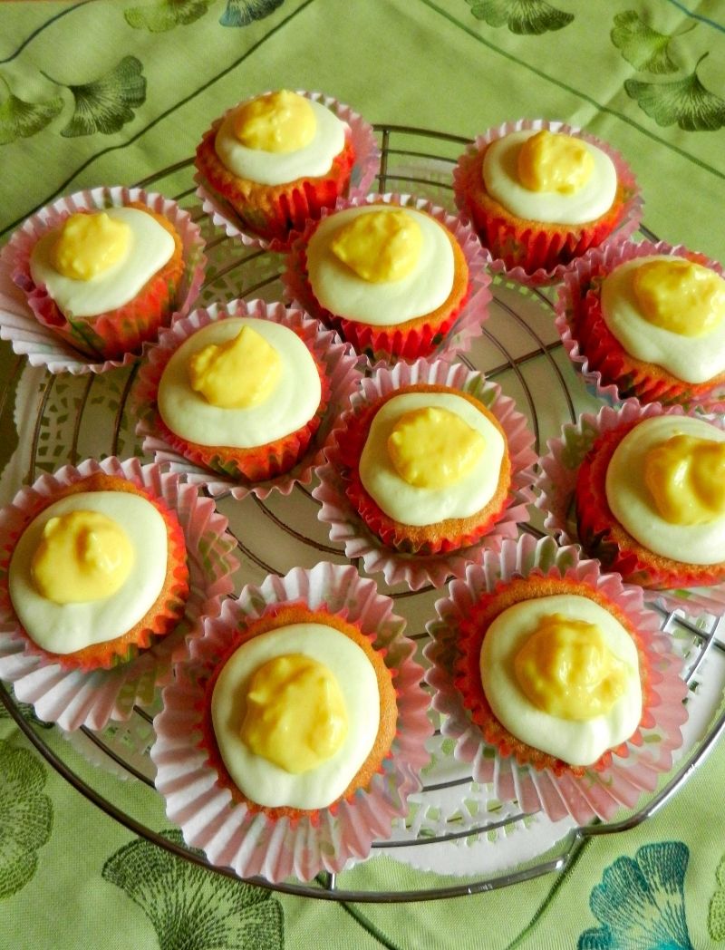 Ajerkoniakowe babeczki - wielkanocne jajeczka