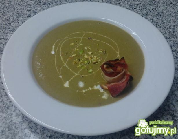 Aksamitny krem ze szczawiu z pistacjami