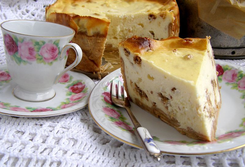 Aksamitny sernik sezamkowy