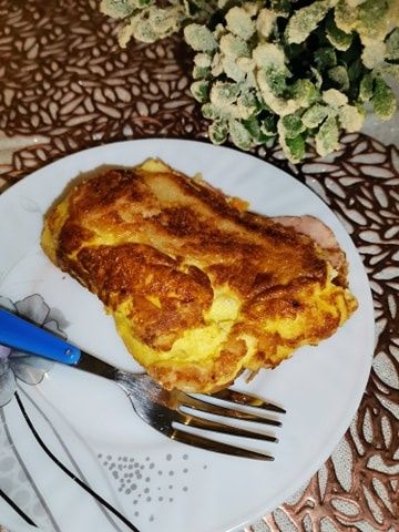 Ala ' pizza z chleba tostowego. Ala ' pizza z chleba tostowego.