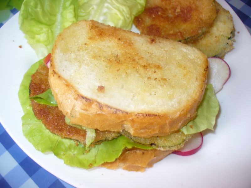 Ala'hamburger z weki z panierowaną cukinią Ala'hamburger z weki z panierowaną cukinią