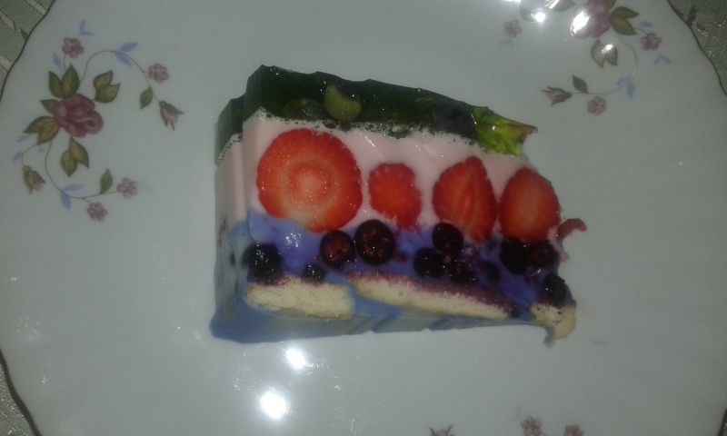 Almettowy sernik na zimno z owocami