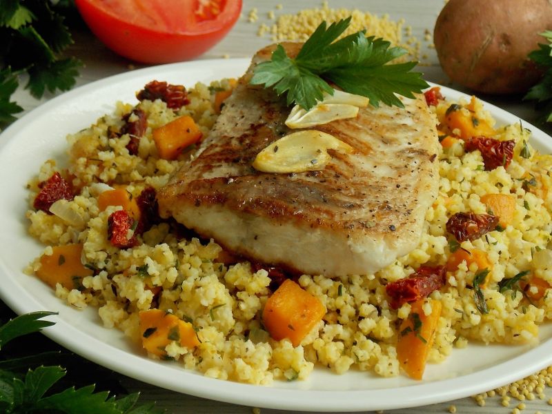 Amur na kaszy jaglanej z batatem 