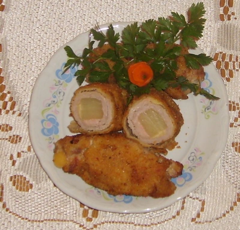 Ananas w sznycelkowej roladce Ananas w sznycelkowej roladce