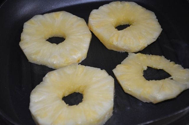 Ananas z grilla