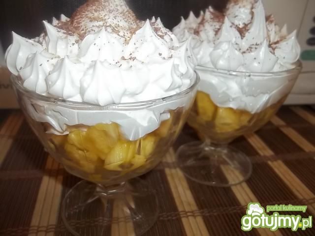 Ananas z kremem ptysiowym Ananas z kremem ptysiowym