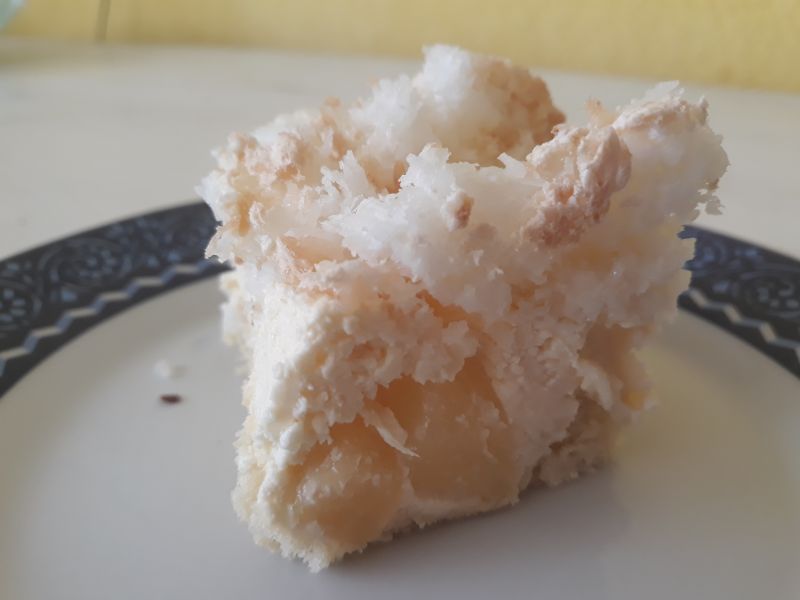 Ananasowiec z kokosową bezą  Ananasowiec z kokosową bezą