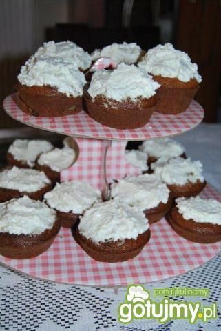 Ananasowo-daktylowe muffiny  Ananasowo-daktylowe muffiny