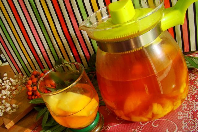 Ananasowo-limonkowe ice tea Ananasowo-limonkowe ice tea
