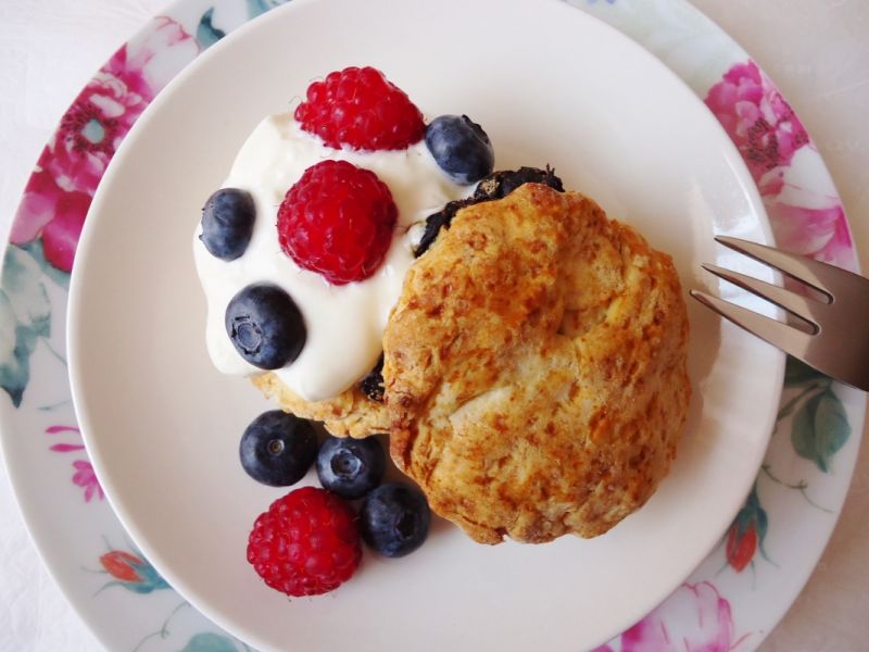 Angielskie bułeczki z rodzynkami - scones Angielskie bułeczki z rodzynkami - scones