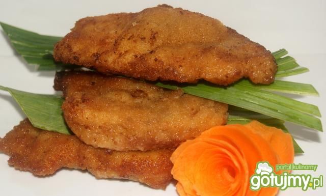 Ania robi sznycle z kurczaka :